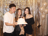 贾乃亮李小璐罕见同框，合体为甜馨庆祝14岁生日，放下隔阂只为女儿
