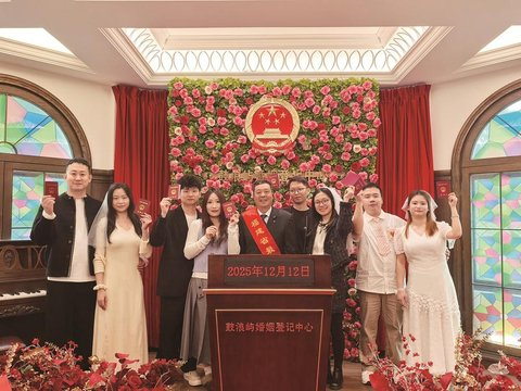 情定“双十二” 180对新人在厦领证
