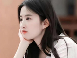 事实证明，35岁还“黑料不断”的刘亦菲，终究难离“干爹”陈金飞_赋墨尘