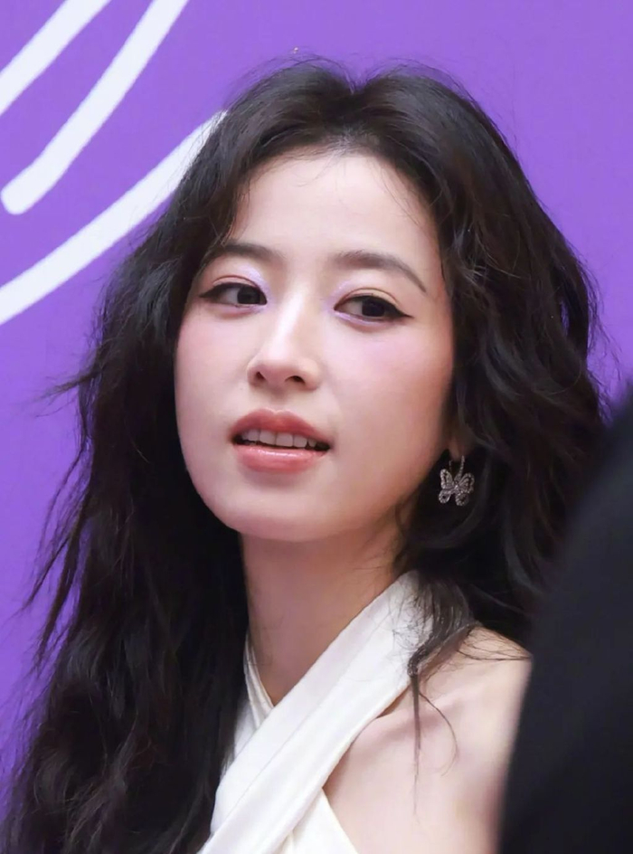 gq盛典明星怼脸生图:李沁疲惫,文淇妆发翻车,男明星一个比一个普