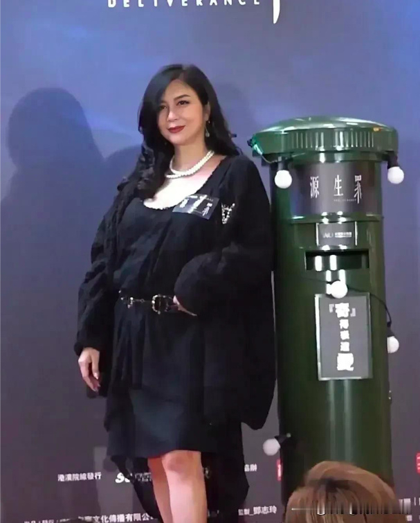 61岁高龄,220斤体重,却美到勾人心魄,顶级美人吴家丽太绝了!
