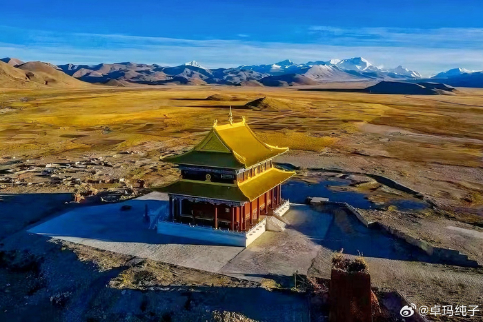 阿里,这片西藏苯波教的发祥地,有著名的三围之称,日土(湖泊围绕的地方