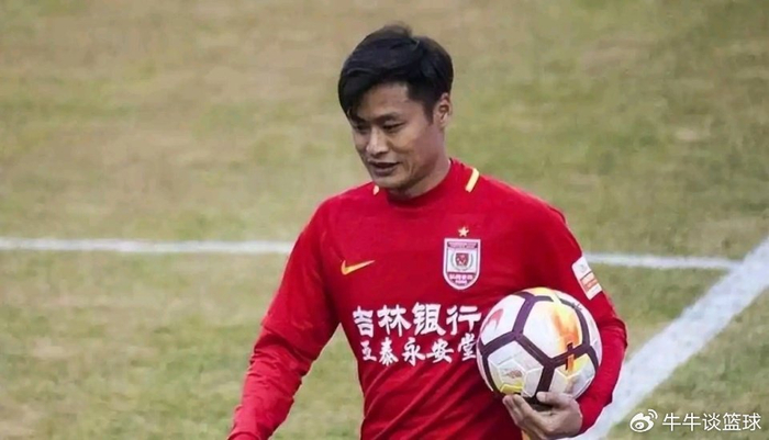 前国脚自曝曾拒广州恒大邀请：转会费8000万 年薪最少6000万