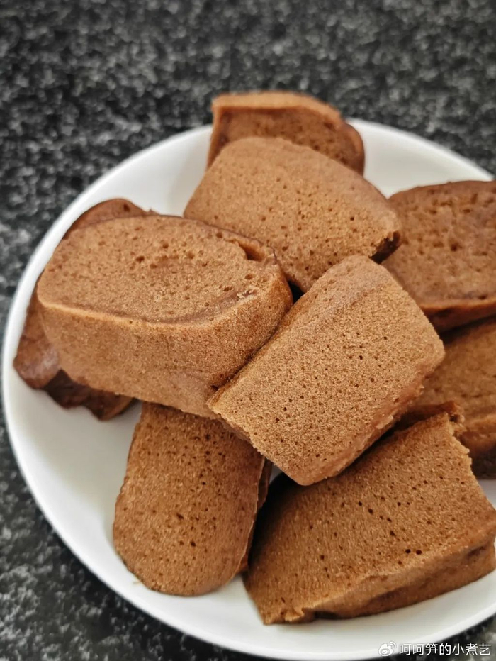 广式茶餐厅里的红糖马拉糕,好吃劲道有嚼劲,怎么吃都美味