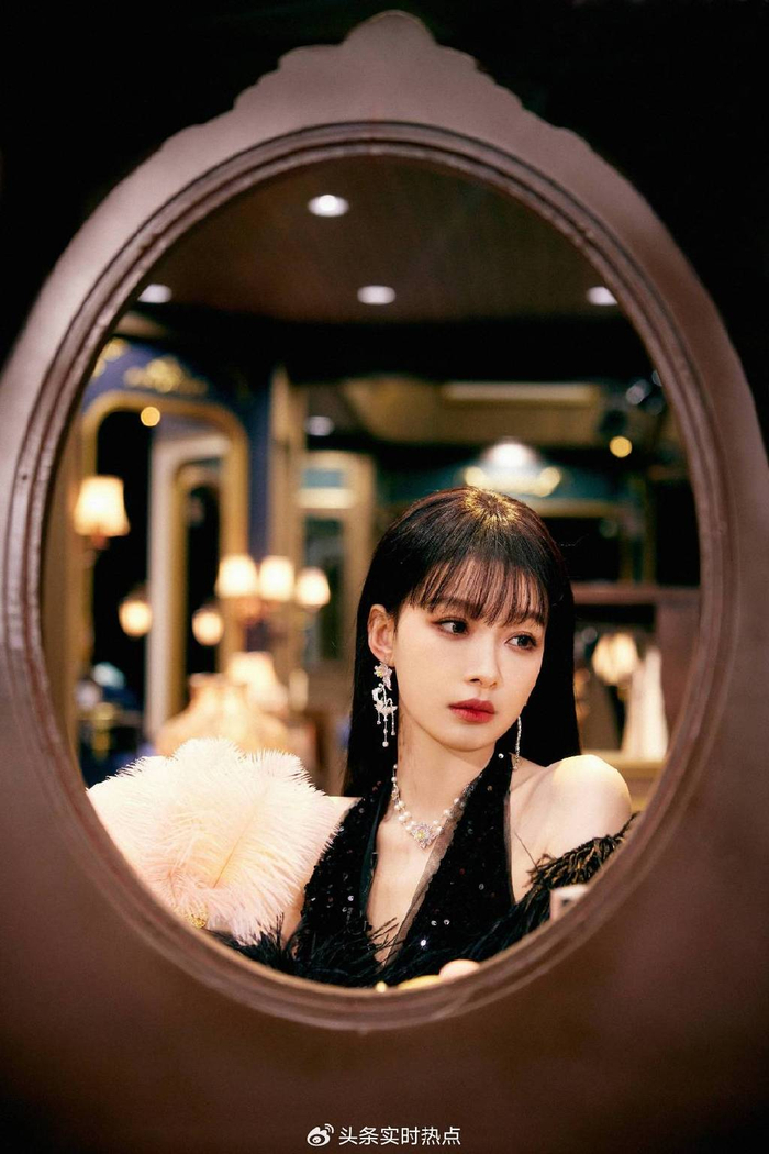 孙怡黑长直发型猫系御姐纯欲气质拉满