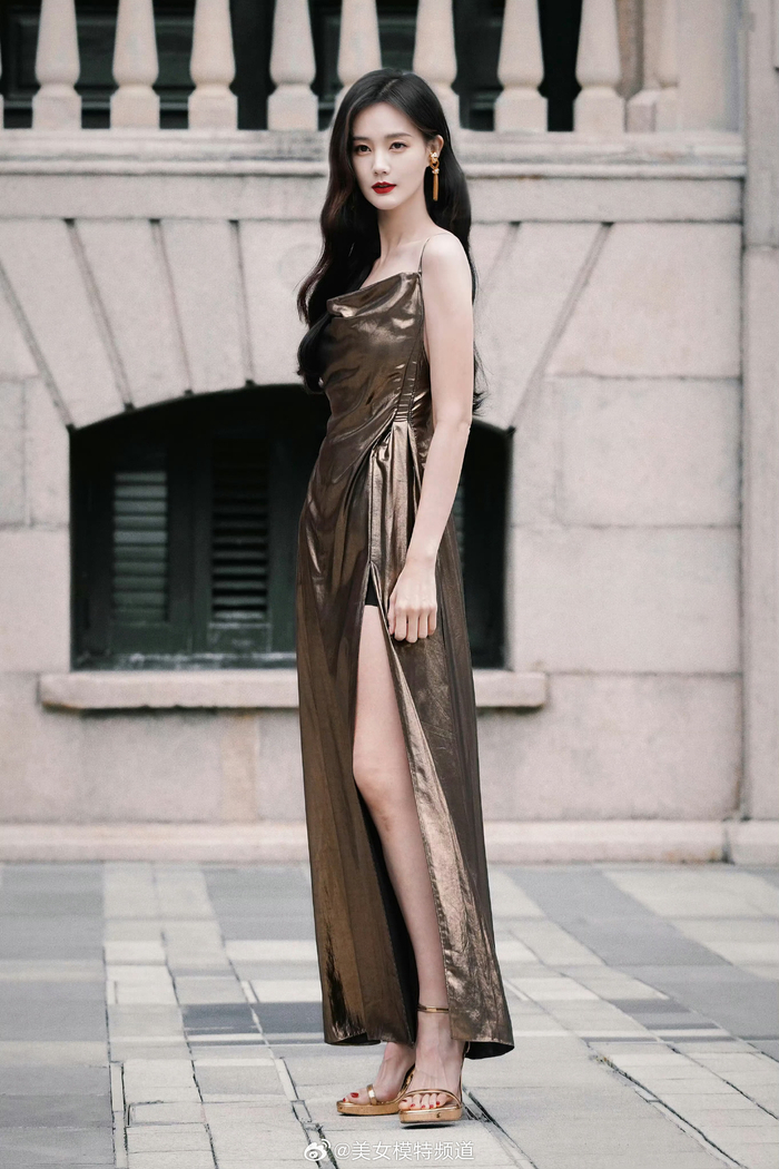 李一桐美腿好身材写真