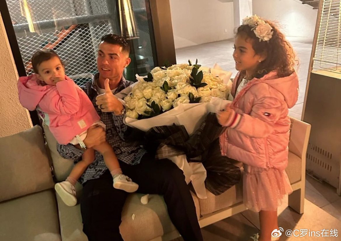 c罗39岁生日全家福