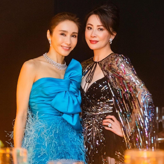 黎姿马廷强庆祝结婚14周年，男方送花表爱意，女方感恩成为一家人|黎婴|女儿|女强人|车祸|求婚_新浪娱乐_新浪新闻