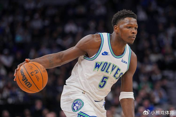 爱德华兹:NBA只有2位超巨有资格让我仰望,库里还不够资格