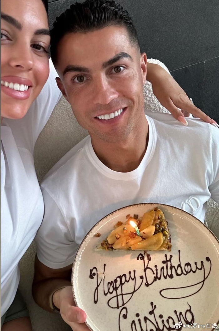 c罗39岁生日全家福