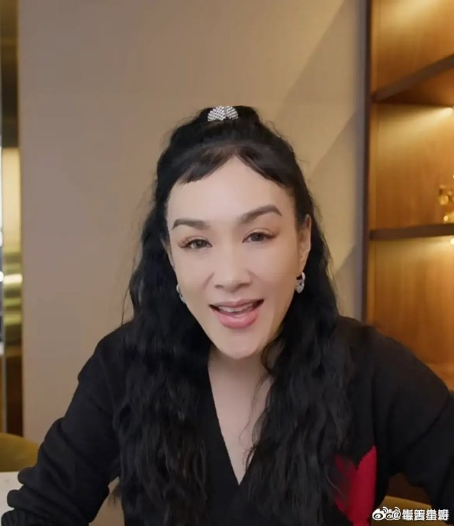 52岁的钟丽缇也剪了胎毛刘海!