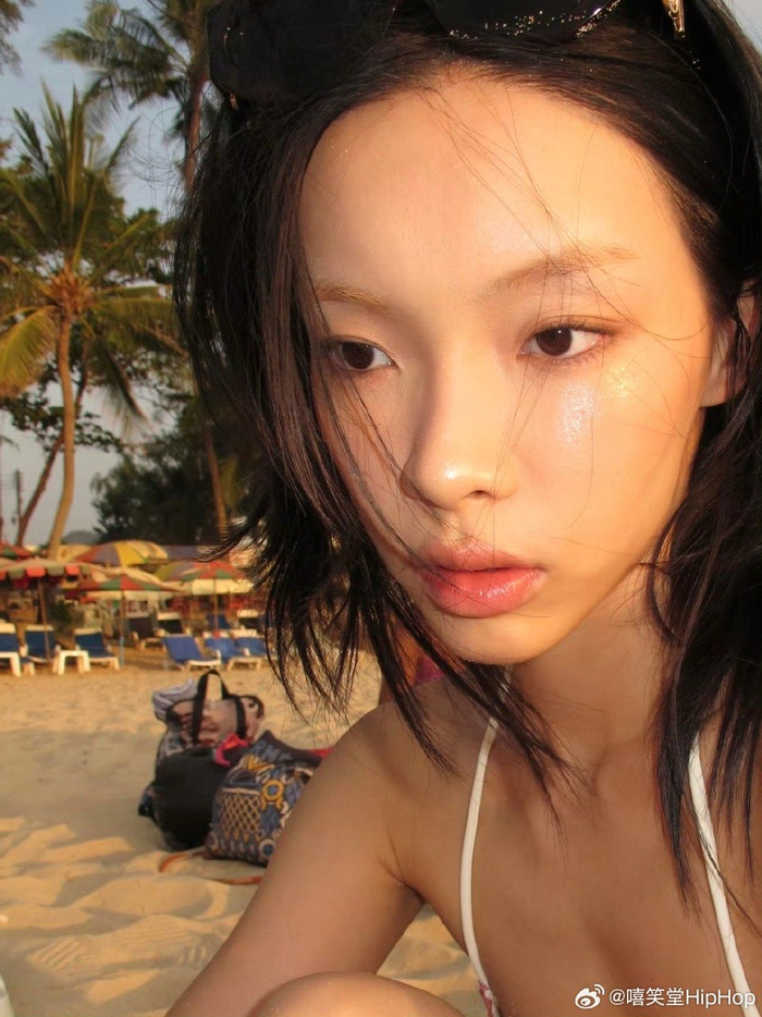 刘柏辛发布新年写真这个造型辣到你了吗