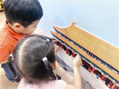 小萌娃“拼”出故宫太和殿