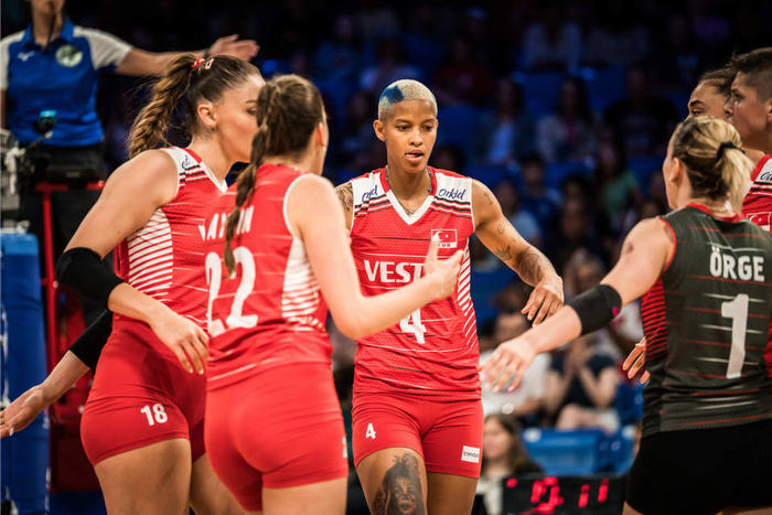 战报土耳其女排30意大利晋级四强瓦尔加斯16分荣膺得分王