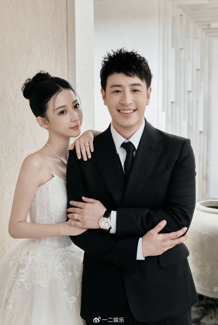 潘玮柏爱妻宣云公开多张婚礼现场高清照四套婚纱尽显风情万种