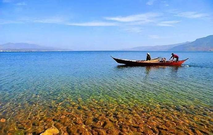 蓝天碧水抚仙湖最亮丽的一道风景线