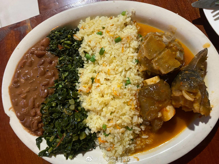 总算吃了顿像样的赞比亚当地菜,牛蹄子不错