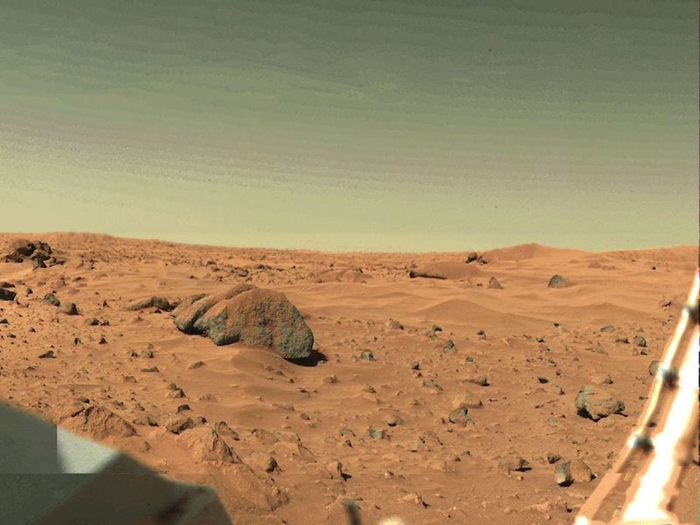 (这是1976年7月20日登陆火星后,维京1号从克利斯平原发回的最具标志性