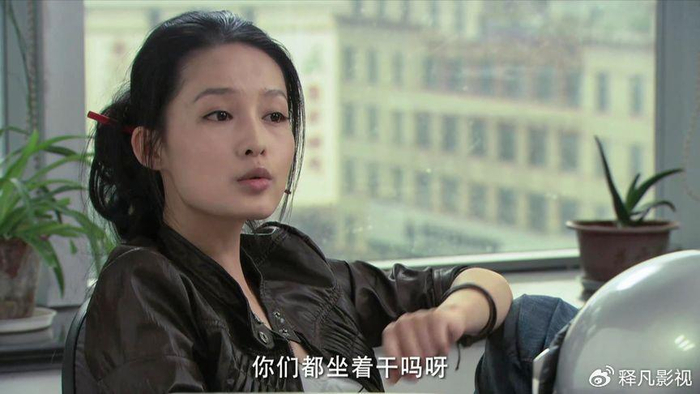 虽然一开始李沁的父母并不同意,但李少红和李小婉铁了"要这孩子",更亲