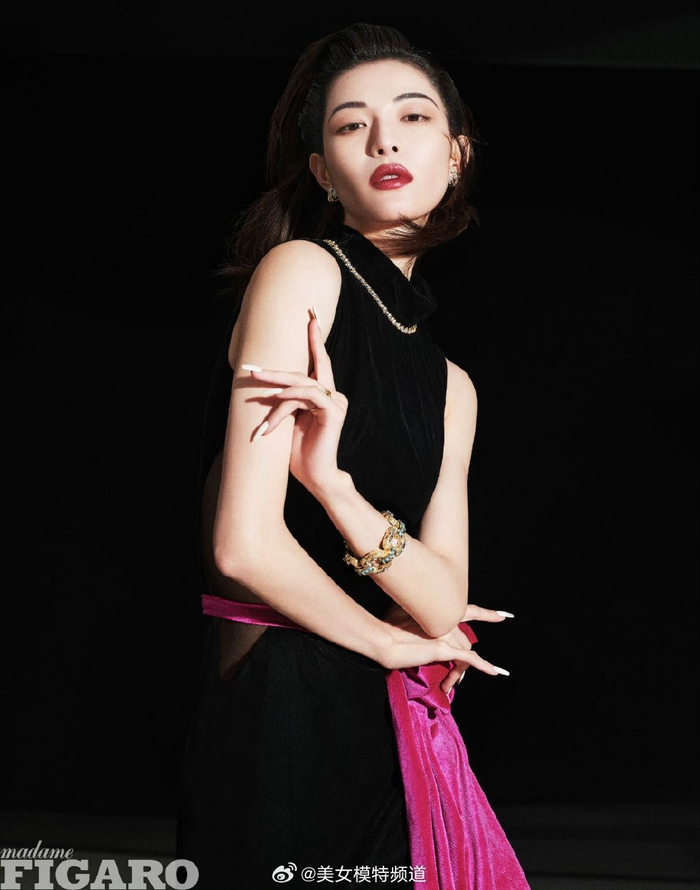 钟楚曦湿发造型大片释出红唇美甲大胆张扬气场全开