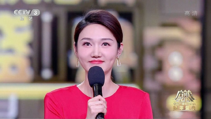 在10位电视播音员主持人名单当中,总台和省级,直