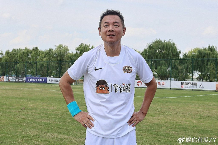 400万！59岁朱骏重奖自己，表彰球队冲乙，金元鼻祖杀回职业联赛