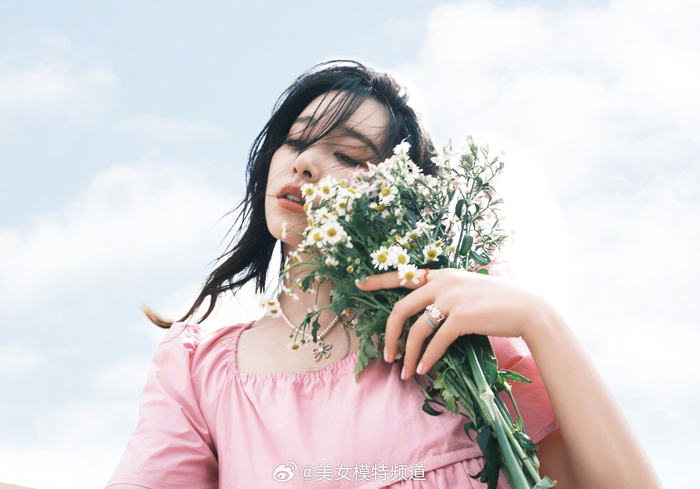 阚清子鲜花少女公主裙又美又媚