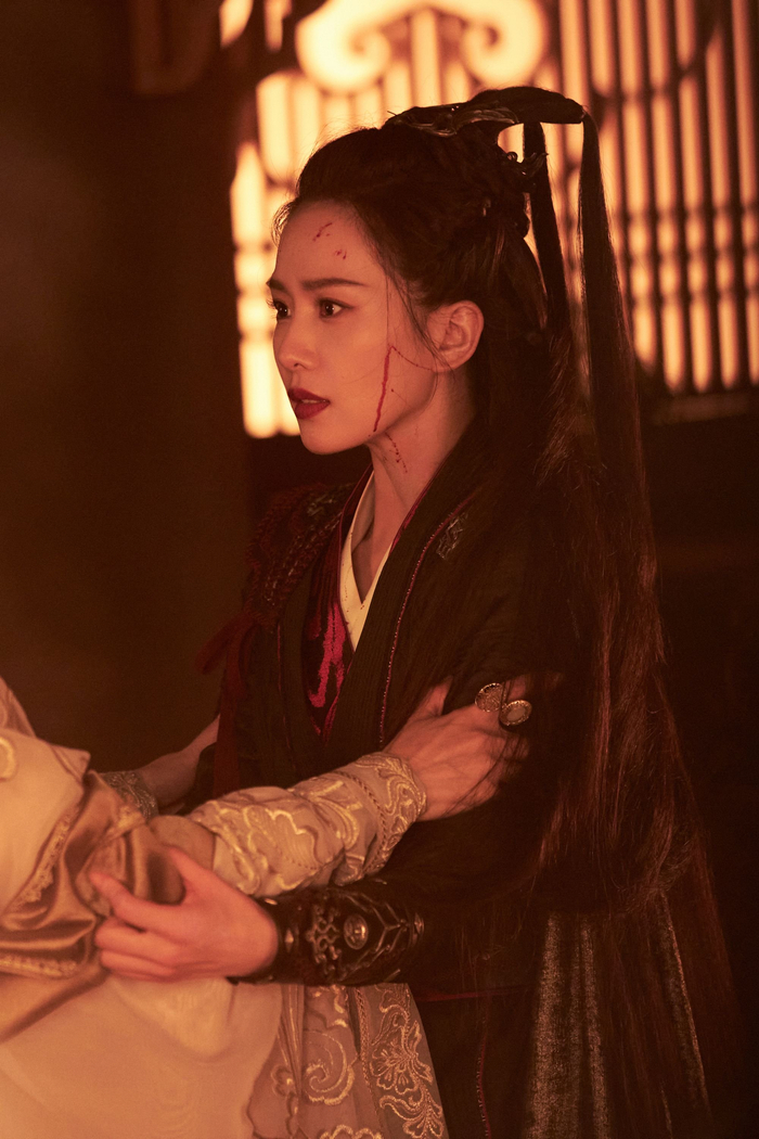 刘诗诗一念关山战损妆好凄美