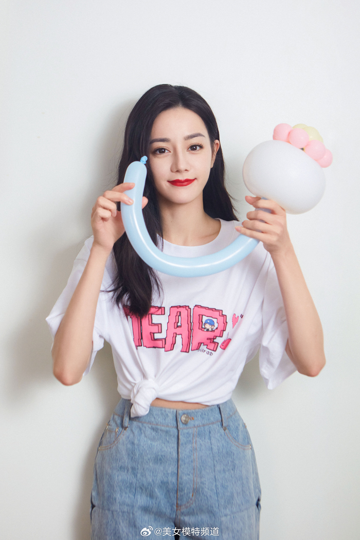 迪丽热巴夏日甜美私服穿搭