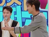 魏大勋打秦霄贤两根手指，秦霄贤霸气发话：还给你！