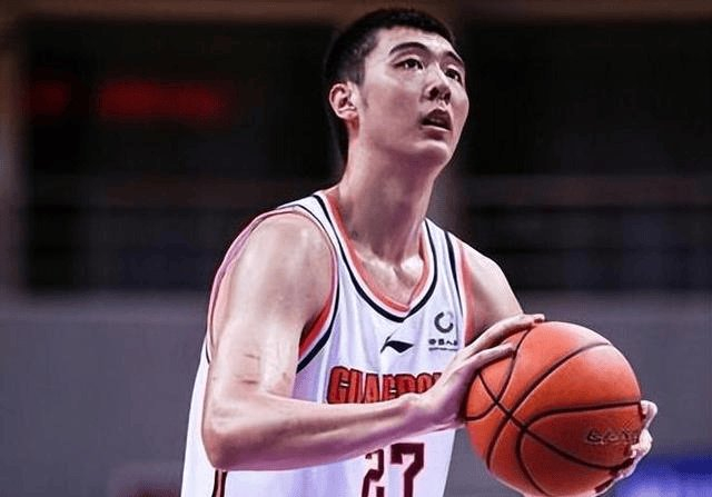 周琦接班人续约!续约广东队5年,三分球克制韩德君,杜锋很满意