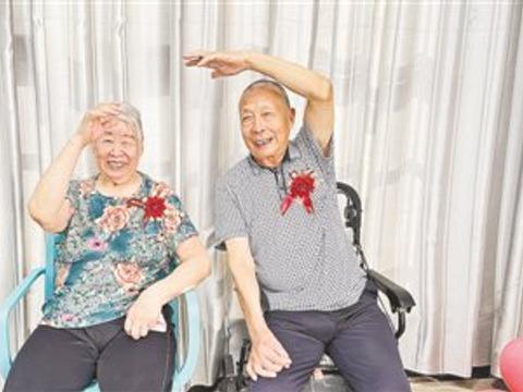 敬老院为金婚夫妇定制专属浪漫