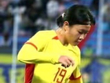女足新王炸！00后门神会踢中场 16岁天才复刻传奇