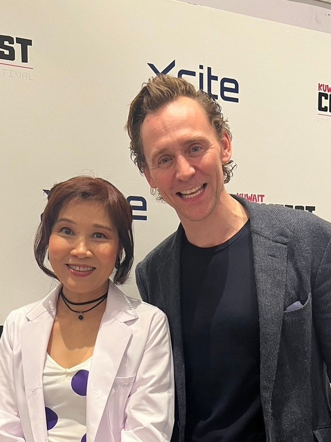 罗宾声优山口由里子弗兰奇声优矢尾一树身穿中东服饰在科威特活