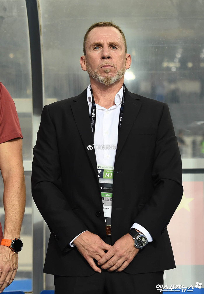 久帅演砸处子秀！媒体人集体开炮：瞎搞3个半后卫，早就说他不行