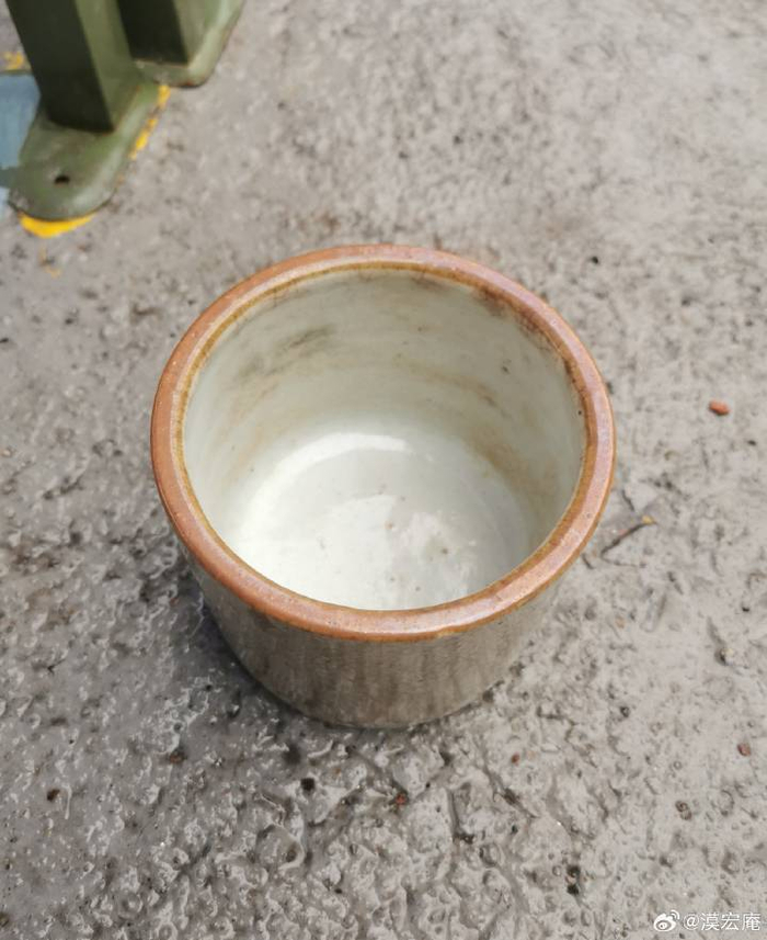 清中晚期哥釉三足筒式香炉|三足|香炉|中晚期_新浪新闻