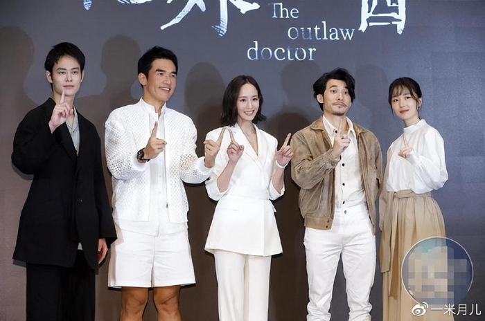 《化外之医》发布会,首次回应被张翰骚扰,不止如此!__财经头条__新浪财经