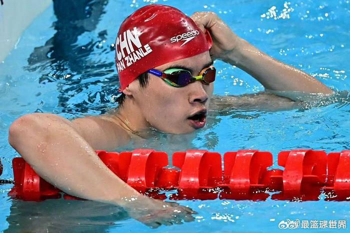 恭喜潘展乐成为继孙杨,汪顺之后中国男子游泳第三位奥运冠军!