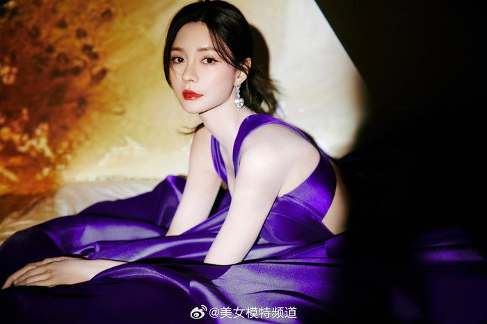 沈梦辰紫色长裙温柔甜美