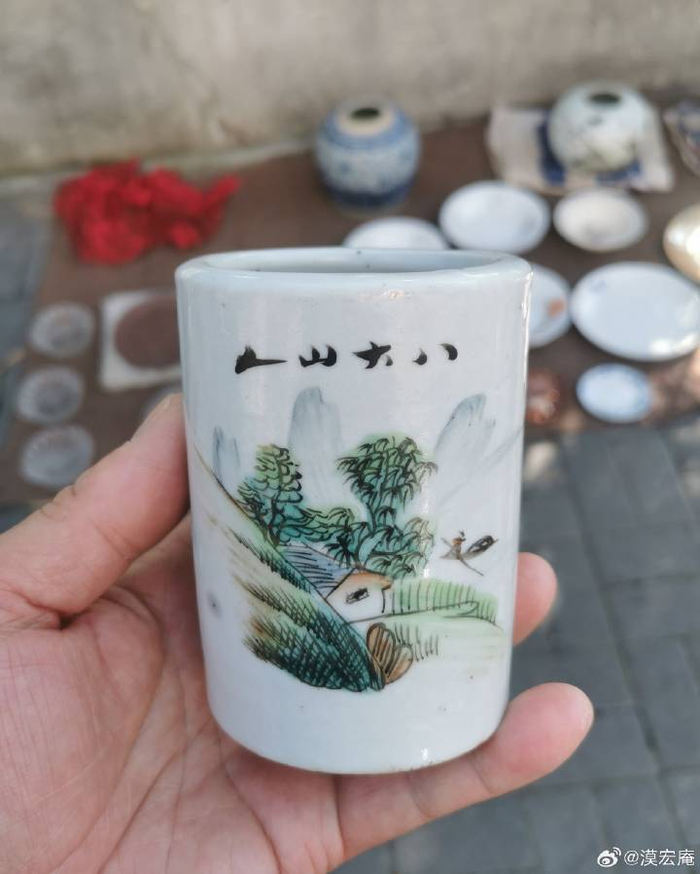 晚清或民国时期浅绛彩山水图笔筒|朱耷_新浪新闻