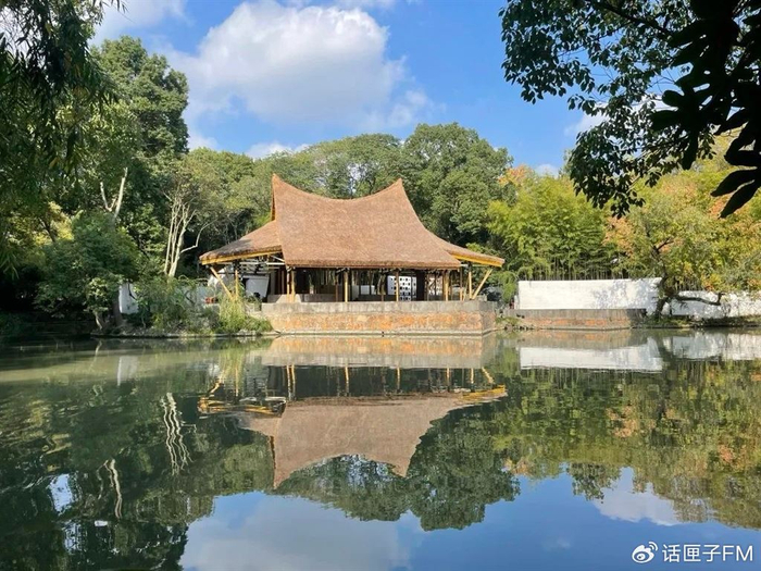 方塔中国著名建筑学家冯纪忠先生负责总体规划上海政府决定在松江设计