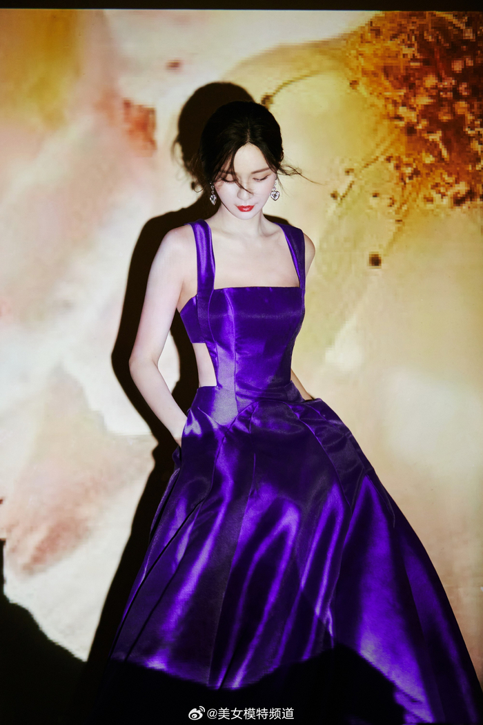 沈梦辰紫色长裙温柔甜美