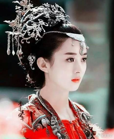 赵丽颖饰演的七仙女红儿赵丽颖在《李逍遥传奇》中的造型,银色的头饰
