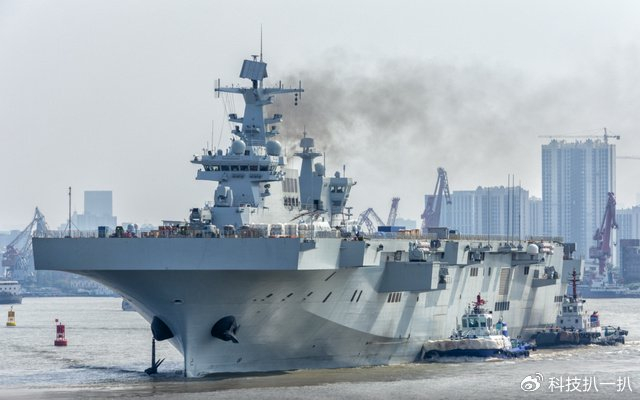 我海军076两栖攻击舰，中型航母的体量，具有强大战力|两栖攻击舰|航母|战力|战舰|海军_新浪新闻