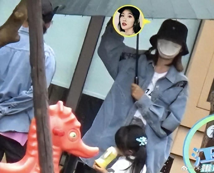 唐艺昕接女儿放学,四岁宝贝像父亲张若昀,太温馨!