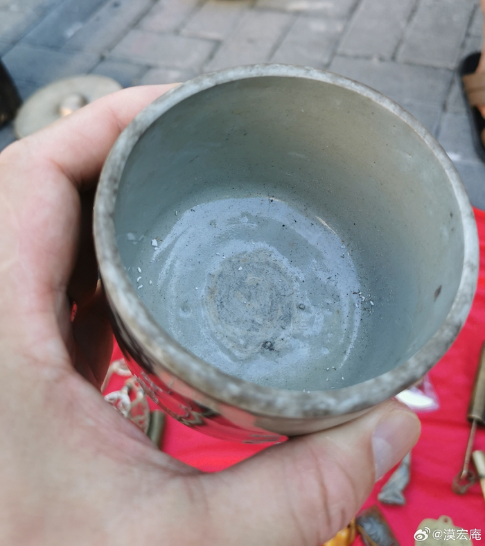 清中期民窑青花三足筒式炉