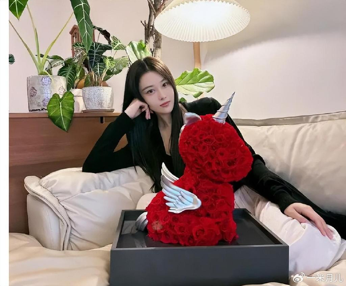 何捷为爱妻张馨予庆生,女方挺大肚被疑怀二胎 !