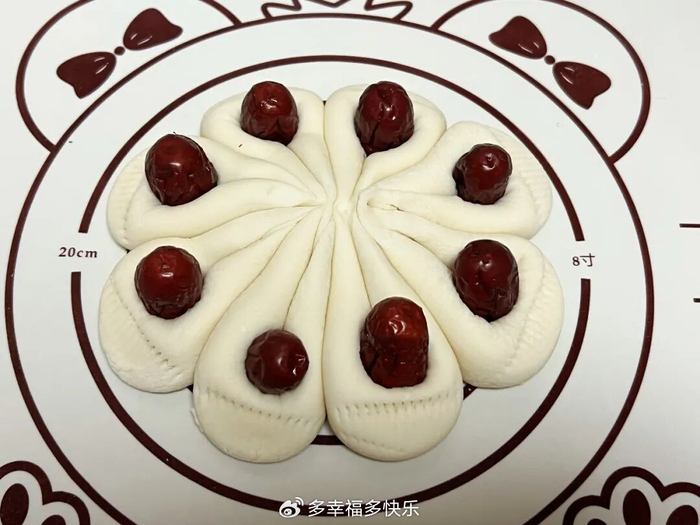 过年蒸花馍,蒸出新年好彩头!家常枣花馍零失败教程,新手轻松做|面团|红枣|面粉|好吃|步骤_新浪新闻