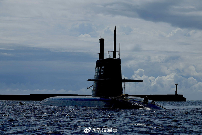 日本海上自卫队第三艘大鲸级常规潜艇ss515讯鲸号进行潜