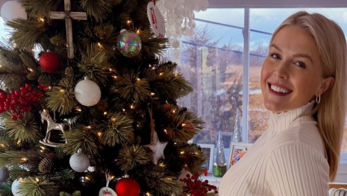 特朗普28岁发言人怀孕，和60岁丈夫期待二胎女儿，接班人之争开启